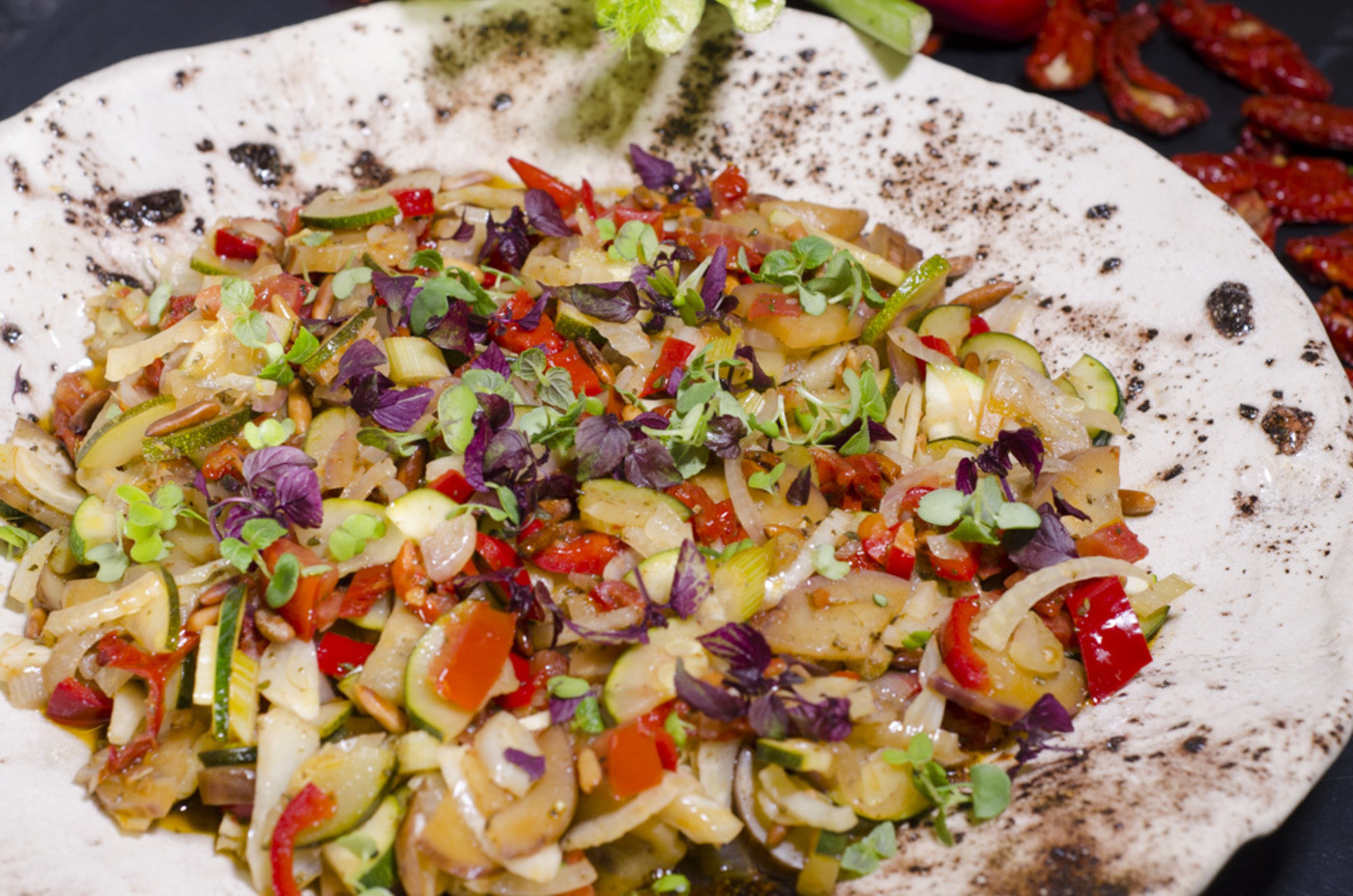 Warmer gebratener Gemüsesalat - Essen Lieben