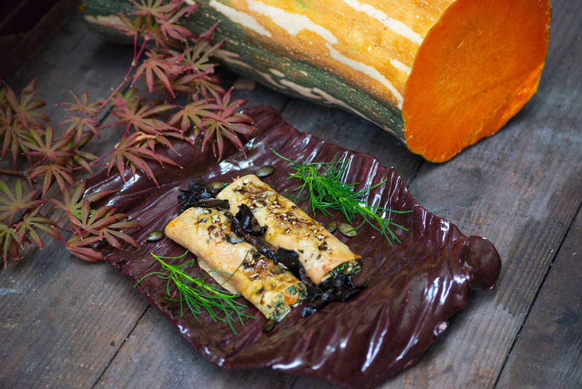 Dinkelcrepes gefüllt mit Kürbis, Spinat und Herbsttrompeten - Essen Lieben